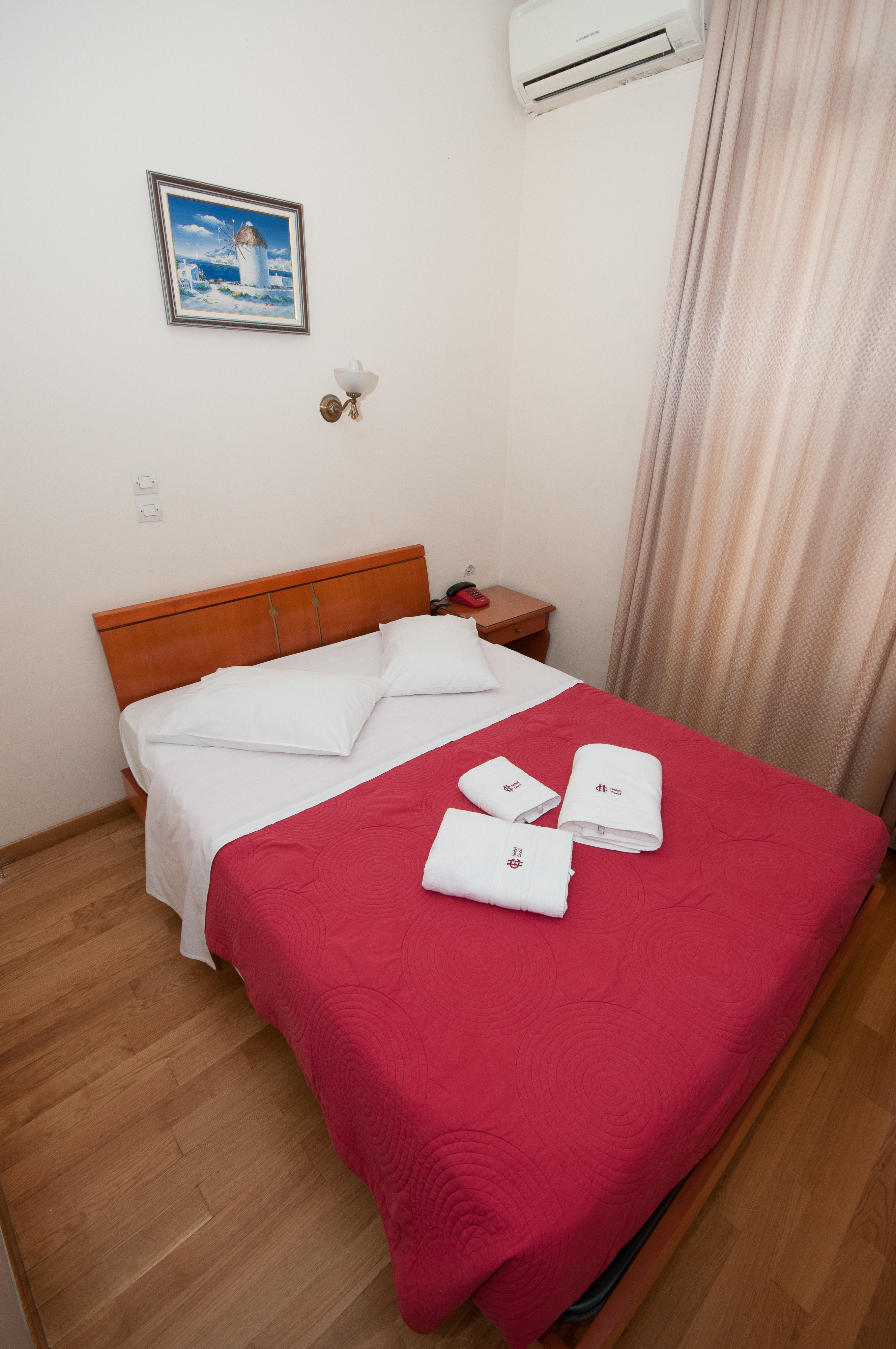ROOM, SINGLE