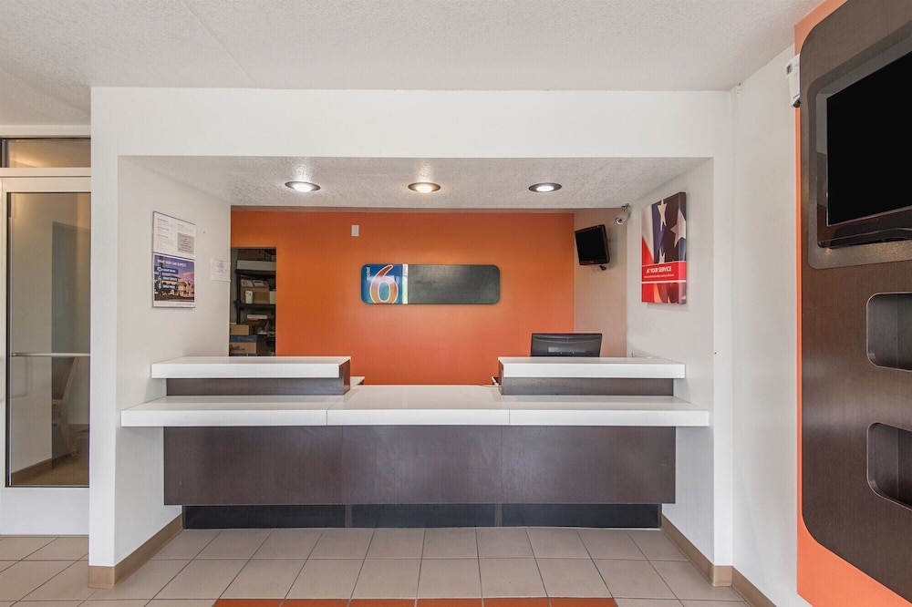 Lobby at Motel6 Overland Park, KS, OVERLAND PARK - KS