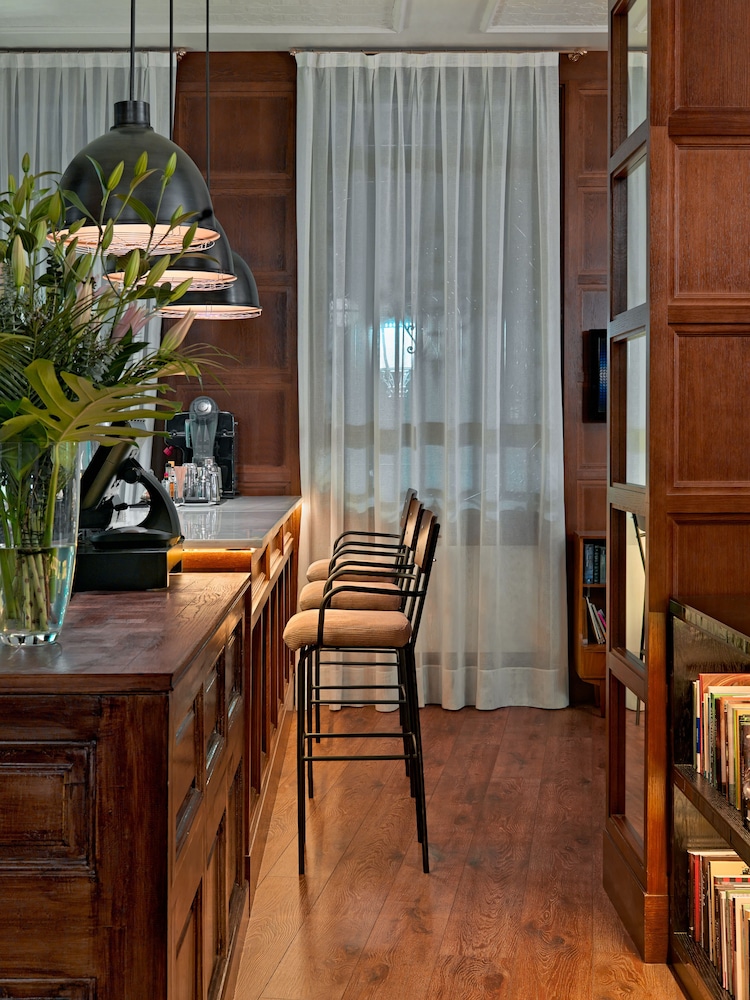 H10 Montcada Boutique 59/68