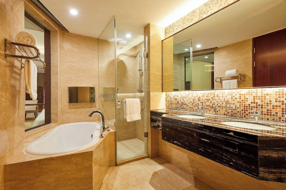 غرفة ديلوكس بسرير كينج بإطلالة على الجبل، Four Points By Sheraton Liupanshui 2/3