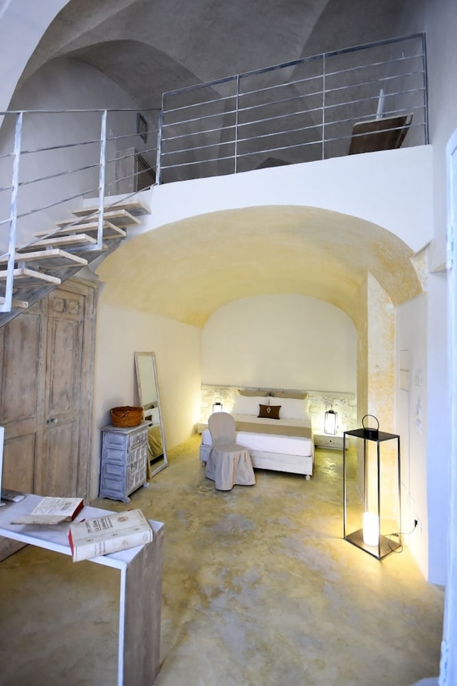 Palazzo Castriota 38/74