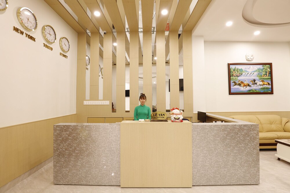 Interstella Hotel 3/29