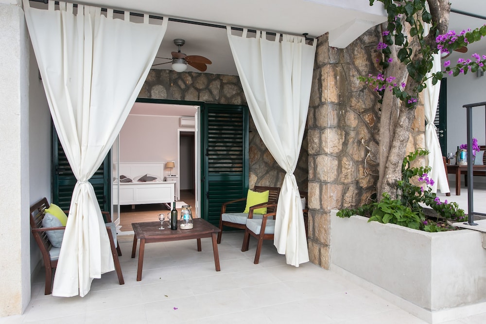 Apartments Villa Mirjana 7/75
