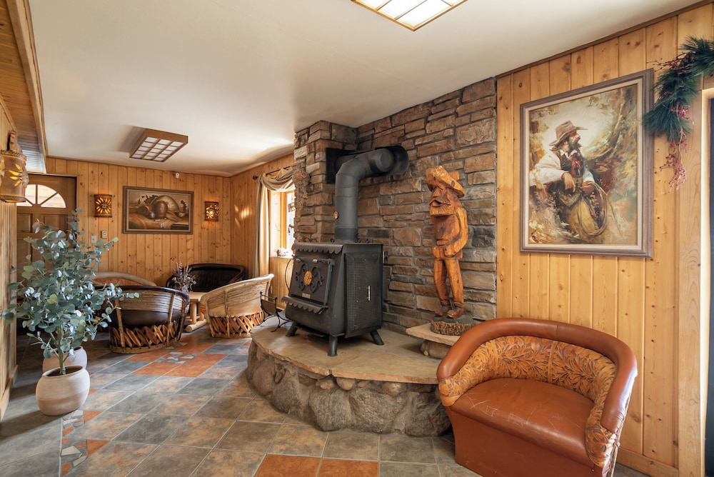 Spirit Lake Lodge and Snowmobile Rentals 47/63