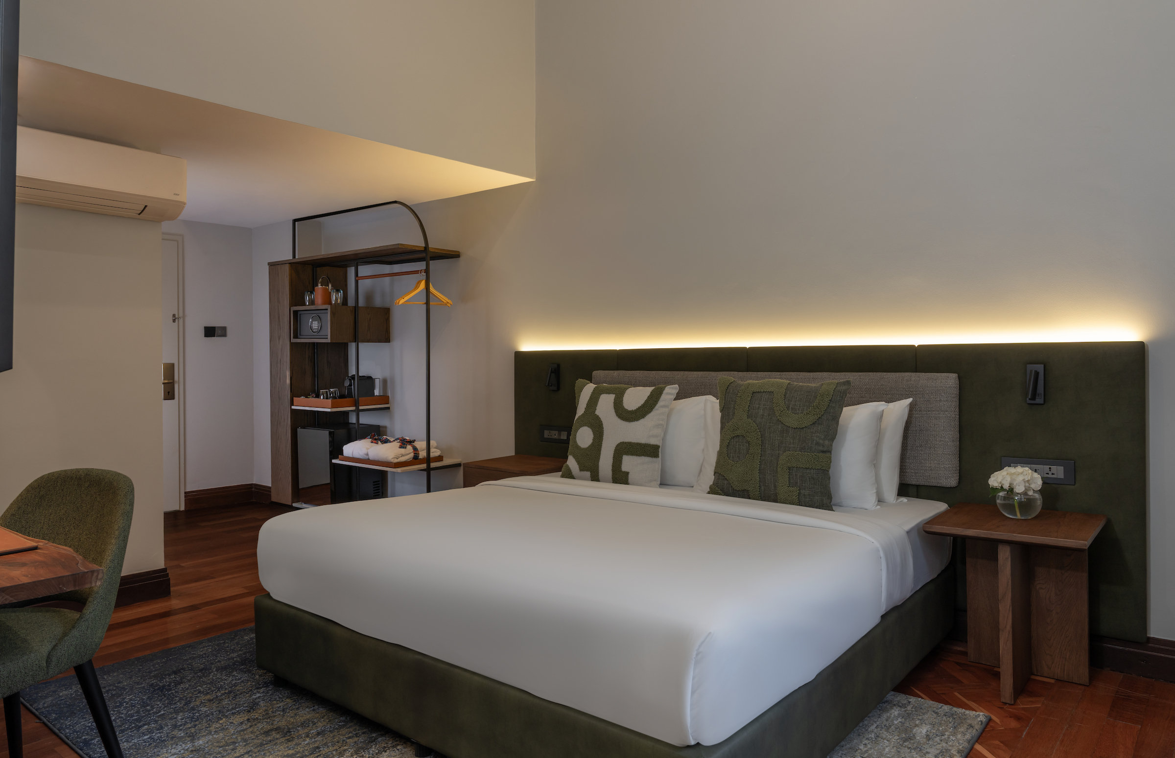 Suite, King Bed