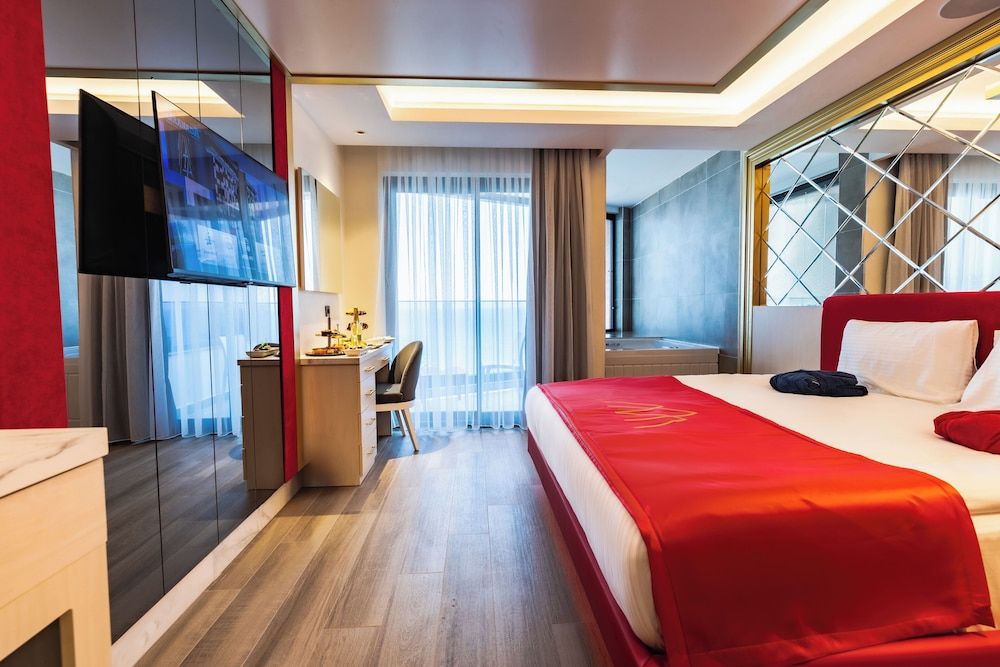STANDARD ROOM PARTIAL SEA VIEW