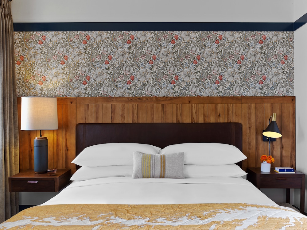Hotel Revival Baltimore 18/60