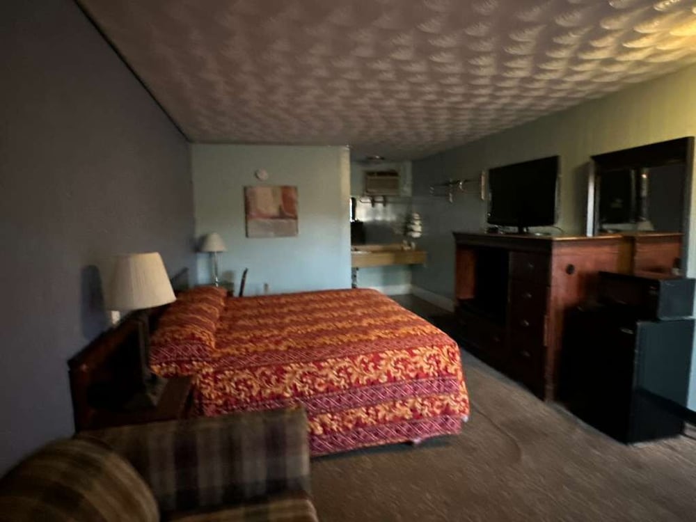 Gray Plaza Motel Benton Rend Lake I-57 31/39