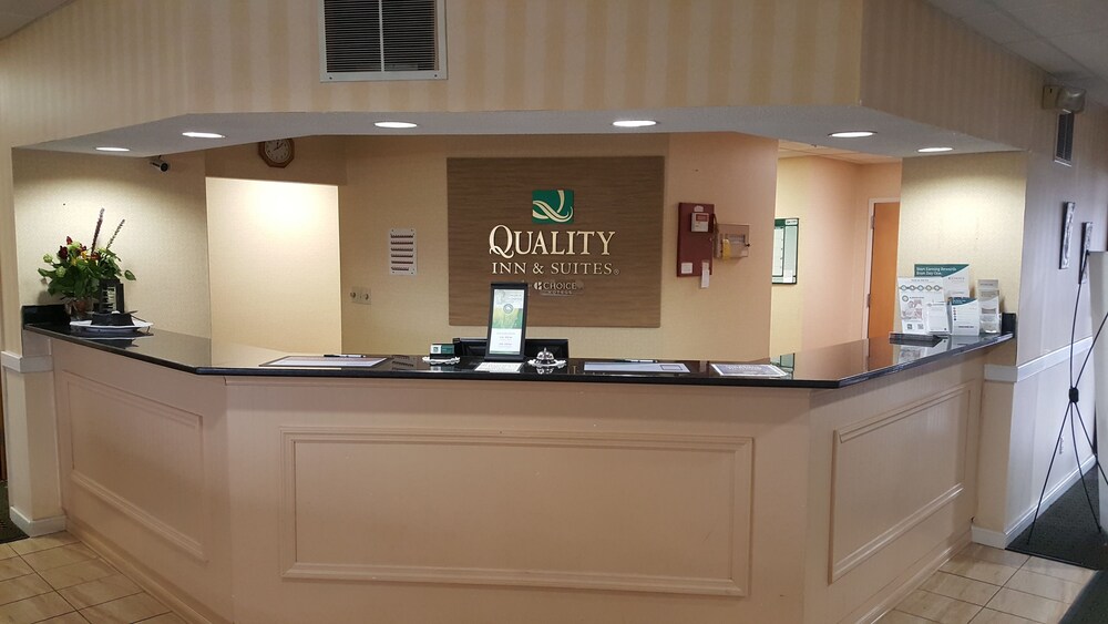 Quality Inn & Suites Near Amish Country 7/53