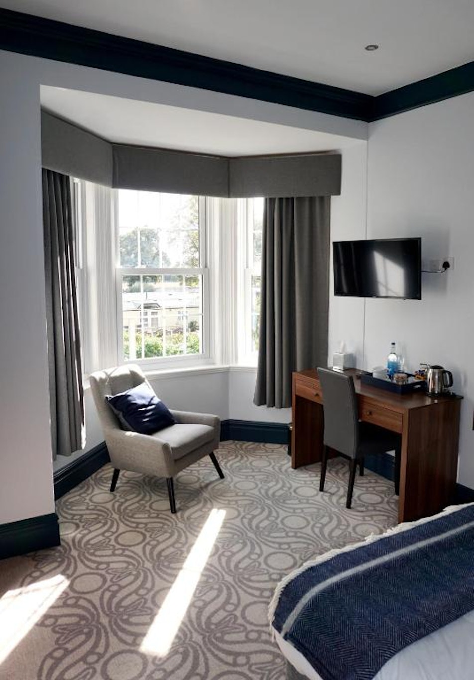The Carlton Manor Hotel 24/36
