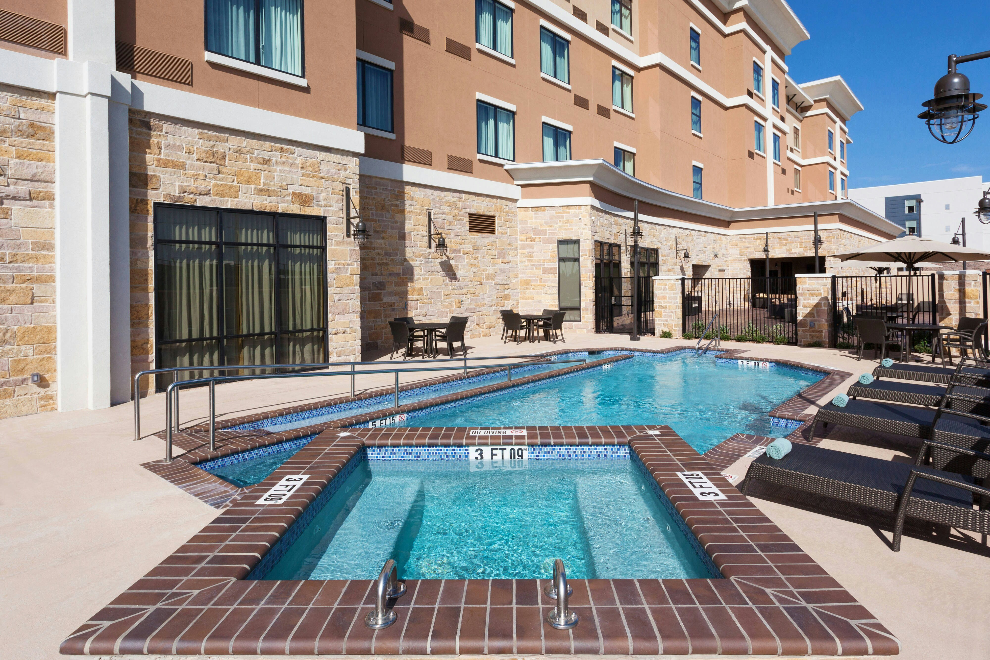 Courtyard San Angelo 6/7