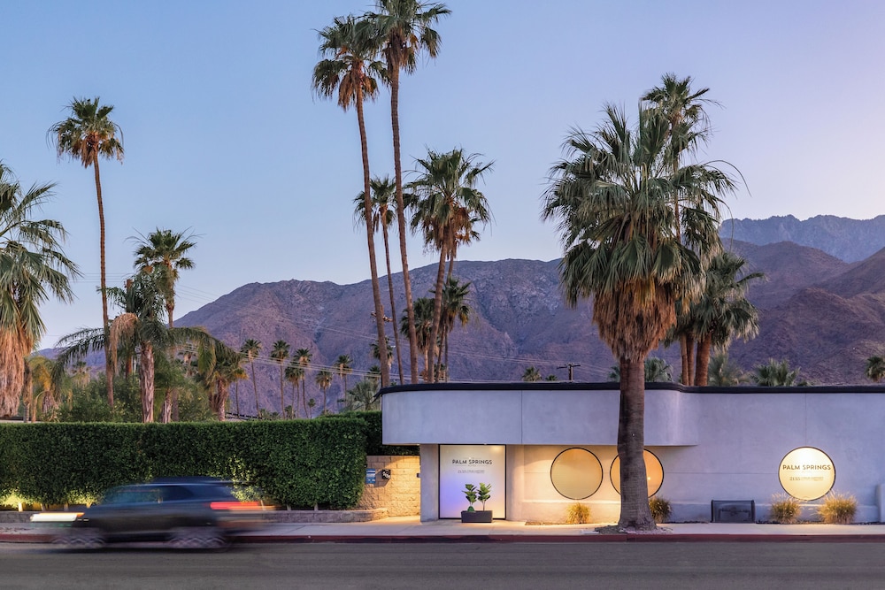 The Palm Springs Hotel 48/53