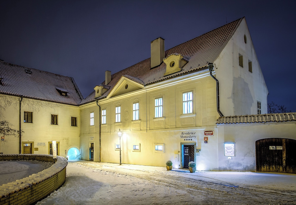 Monastery Hotel 14/89