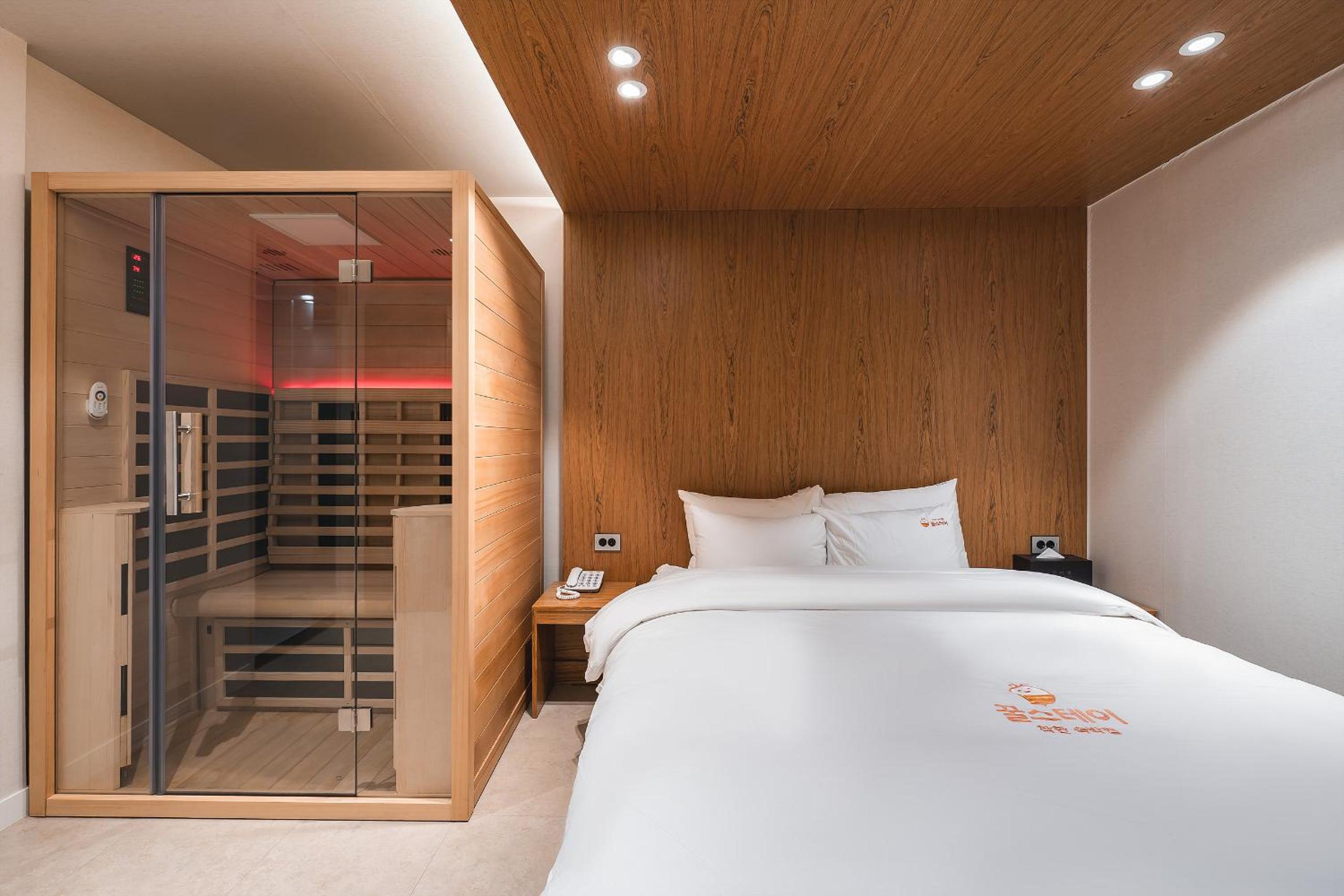 Room, Double Bed