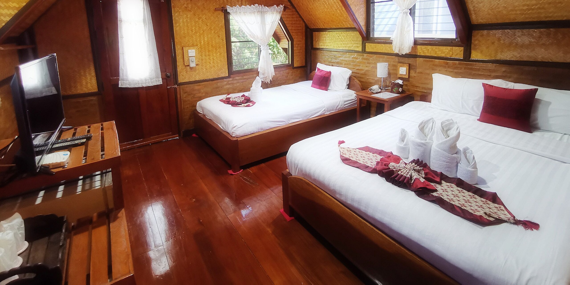 BUNGALOW, TWIN BEDS