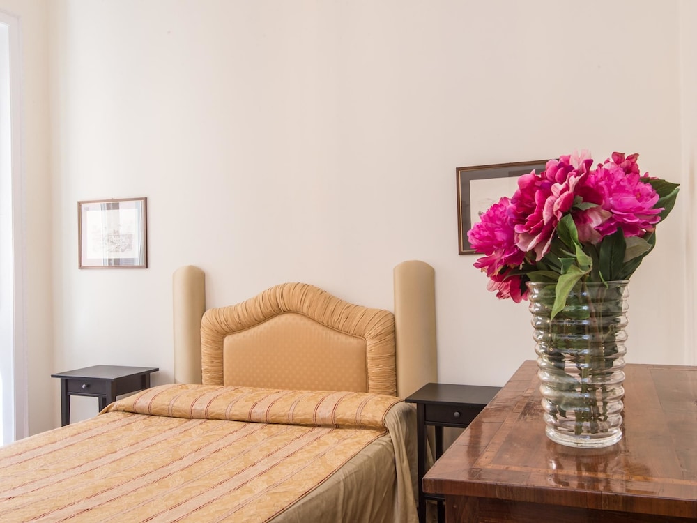 RSH Spanish Steps Luxury Apartment 22/44