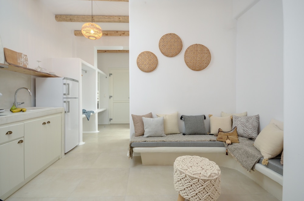 Naxos Nature Suites 23/39