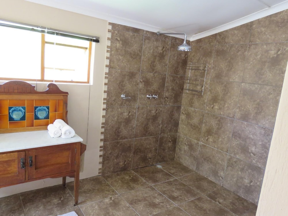 Sandy's Place 44/45