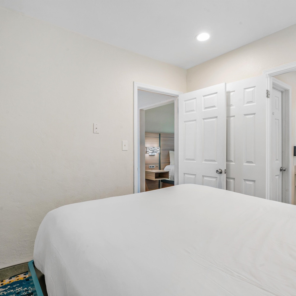 Pacific Shores Inn 10/56