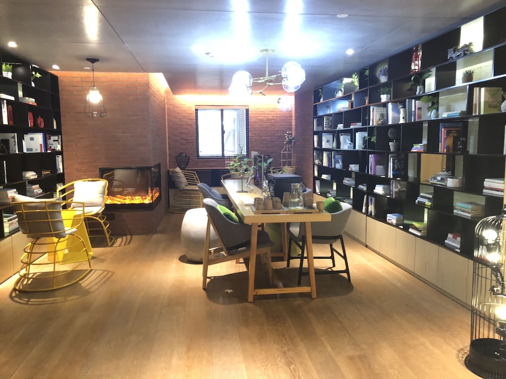 Atour Hotel Lujiazui 48/72
