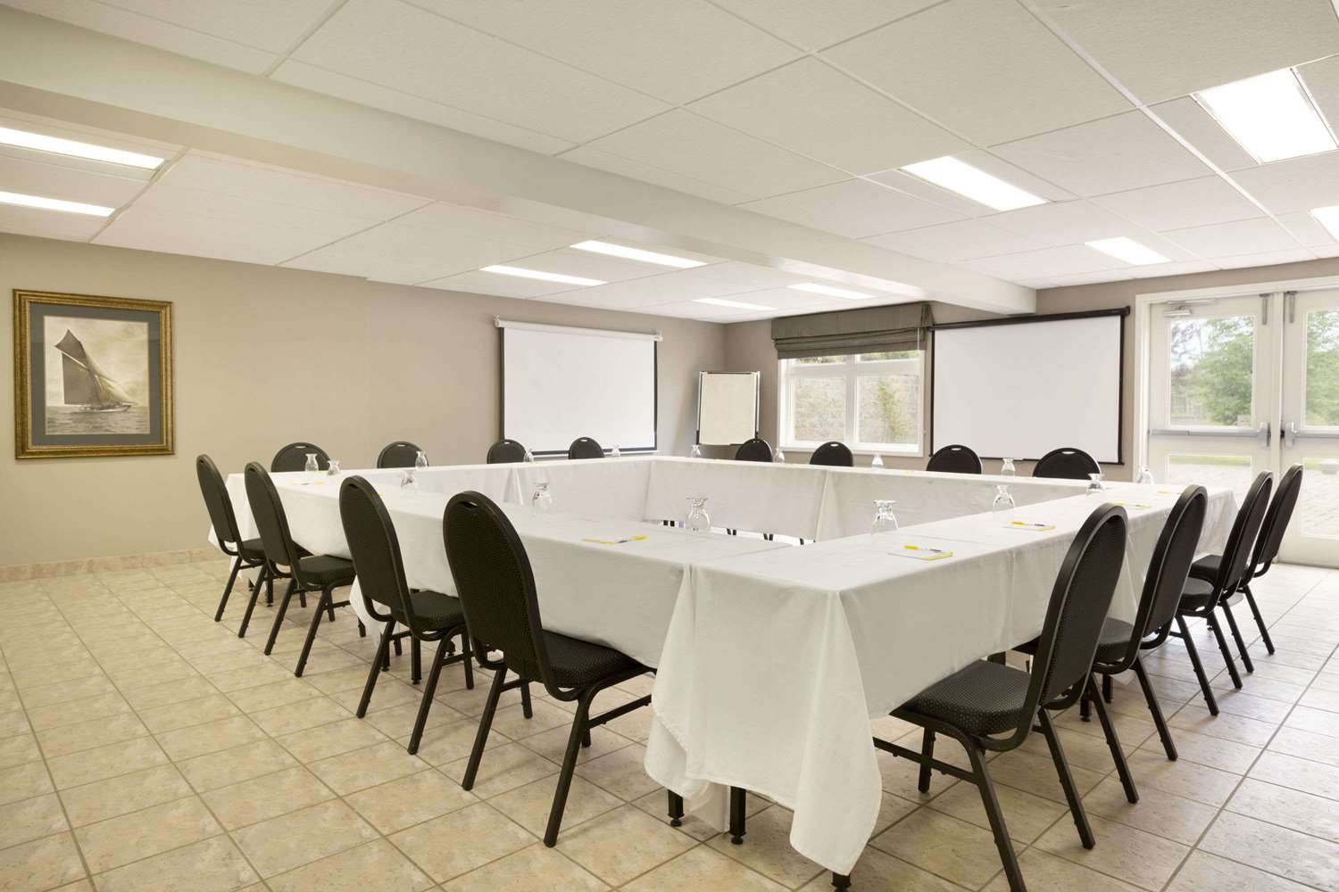 Days Inn By Wyndham Orillia 23/28
