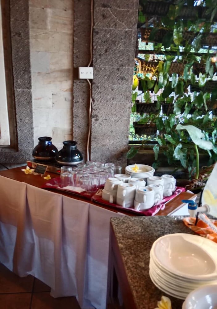 Kusnadi Hotel 25/50