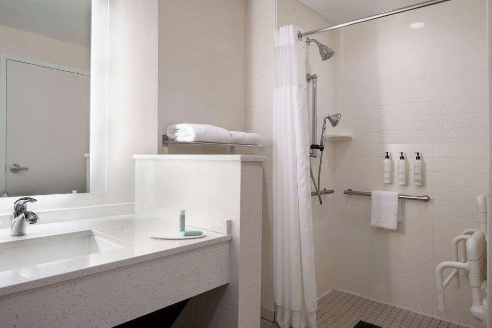 غرفة بسريرين كوين لذوي الإعاقة، Fairfield Inn And Suites Savannah Midtown 8/8