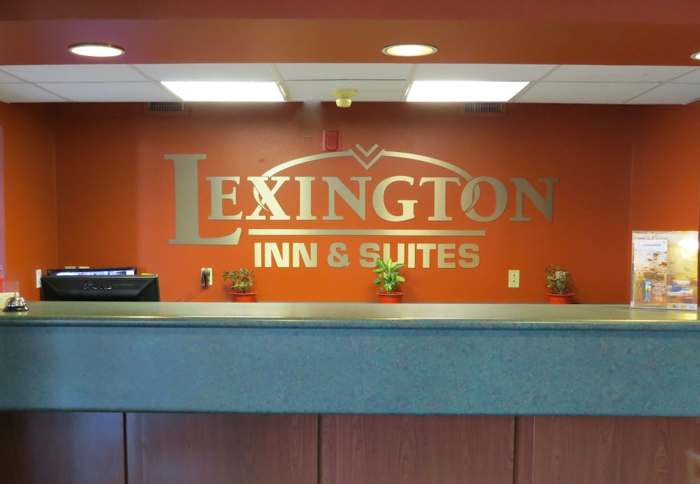 Lexington Inn & Suites Windsor 7/51