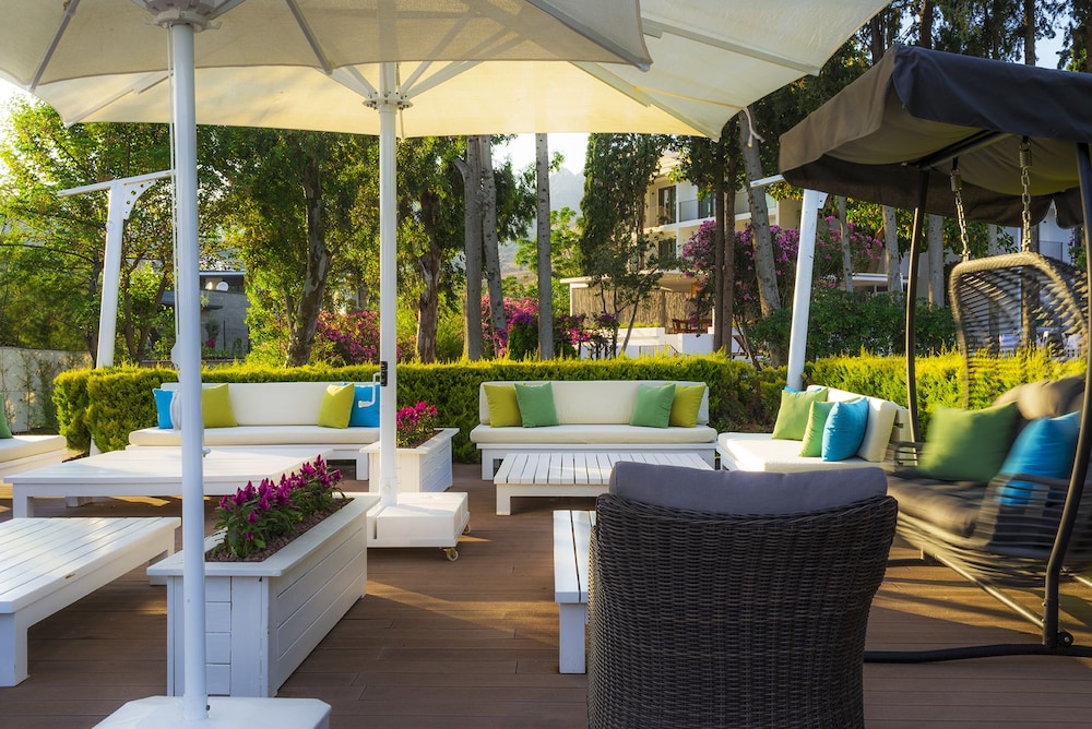 LIV HOTEL BY BELLAZURE 44/56