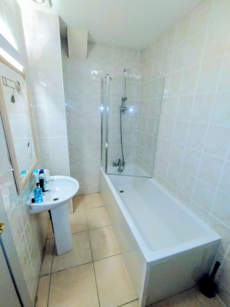 Oyo Gin House Hotel 37/50