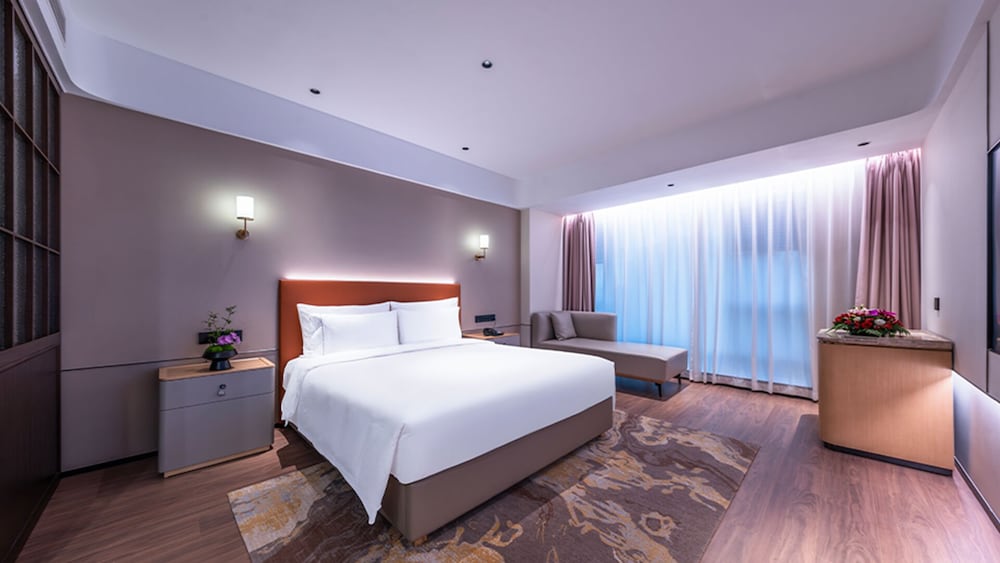 ROYAL, KING BED