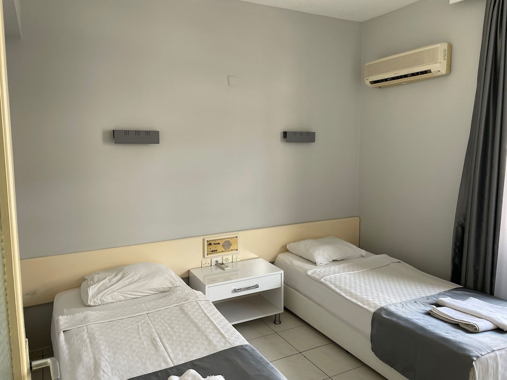 Rosella Hotel 18/62