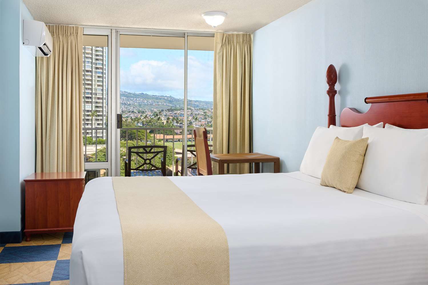Ewa Hotel Waikiki 6/24