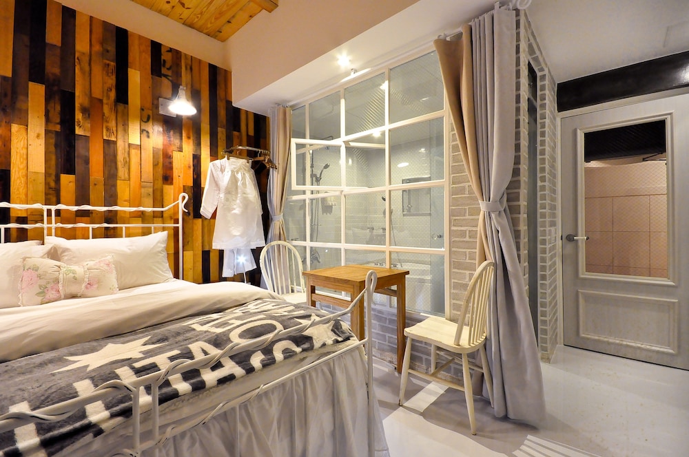 February Hotel Hwanggeum 28/93