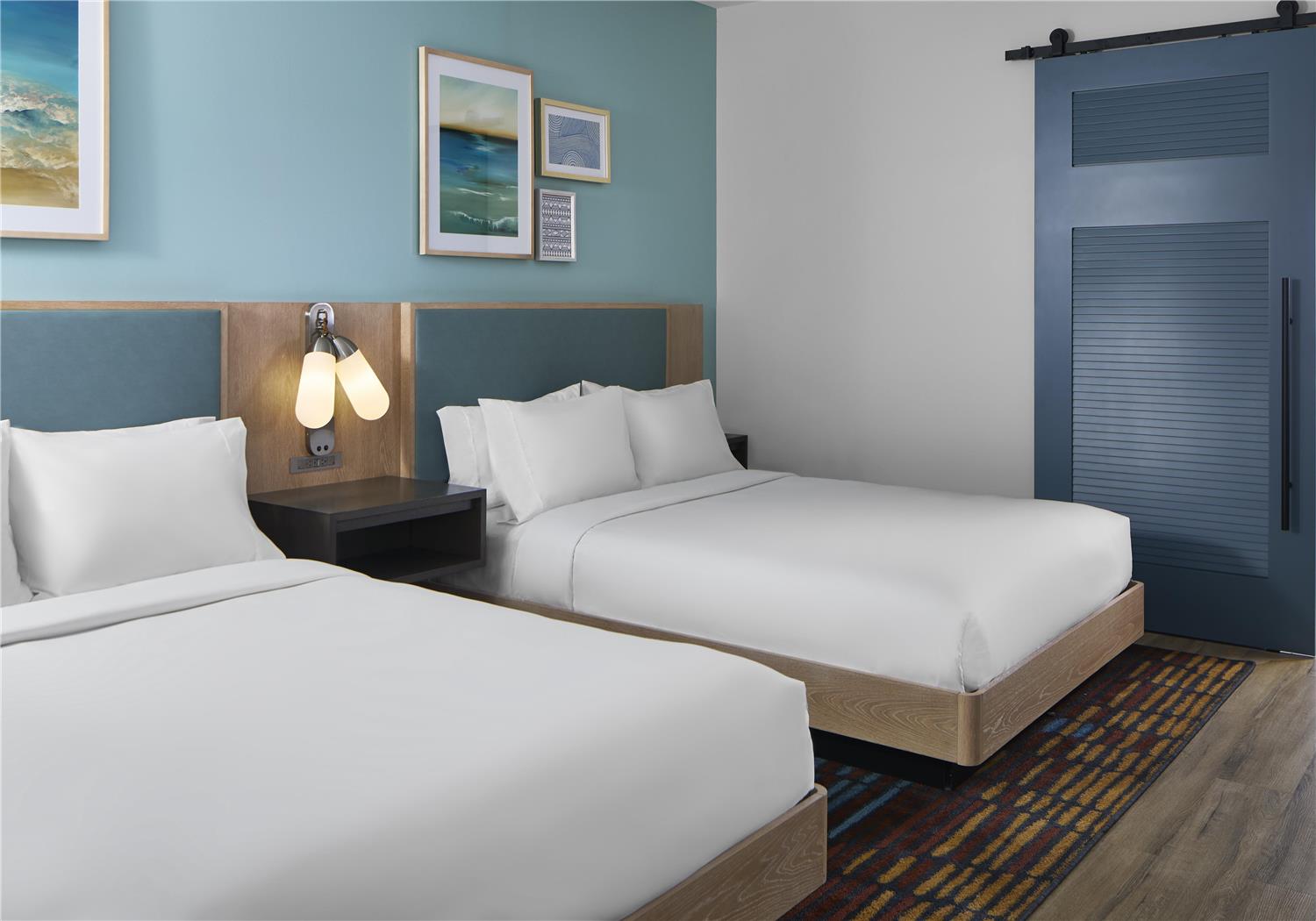 Room, 2 Queen Beds, Partial View, Balcony, Bathtub, Accessible
