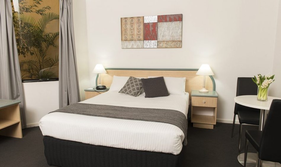 STANDARD, QUEEN BED
