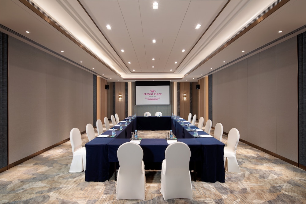 Crowne Plaza Shanghai Nanjing Road, an IHG hotel 62/71