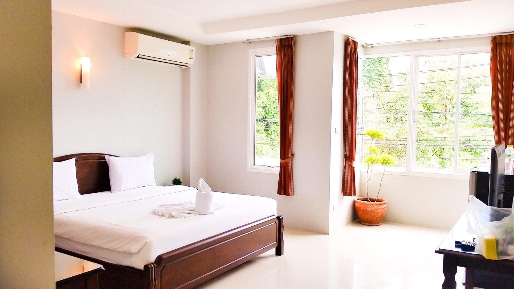 DELUXE, DOUBLE BED