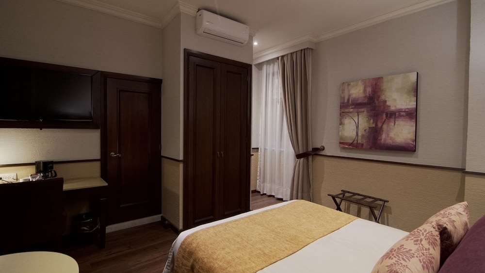 Hotel Morales Historical & Colonial 48/73