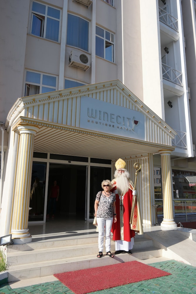 Winecity Hotel 5/30