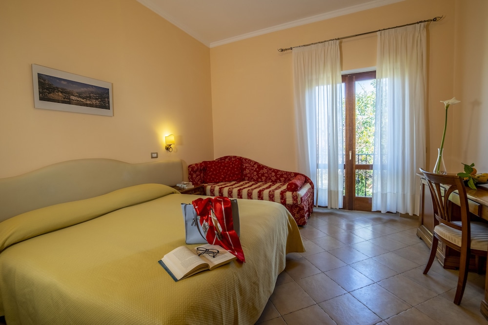 Il Roseto Resort 50/66