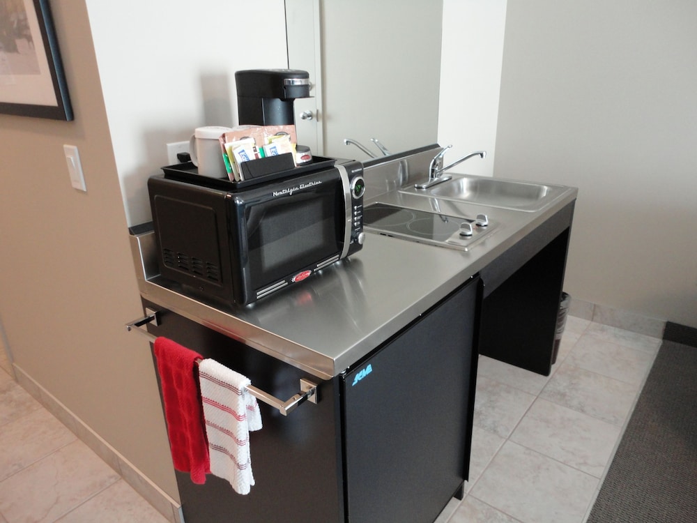 Ramada By Wyndham Emerald Park/Regina East 46/49