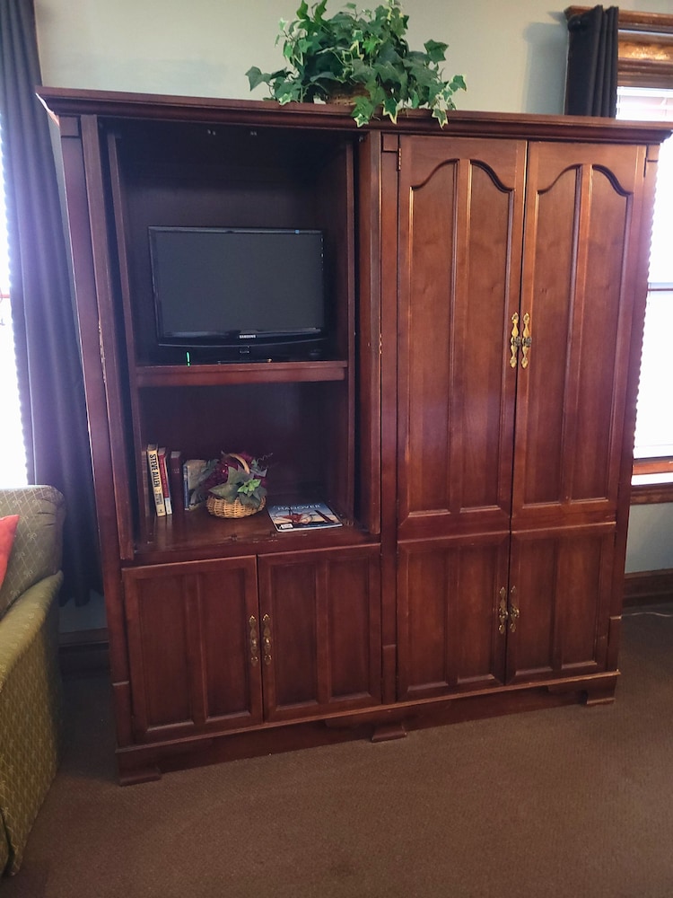 Altland House Inn and Suites 3/50