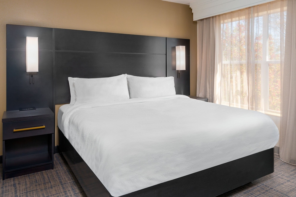 STUDIO, KING BED