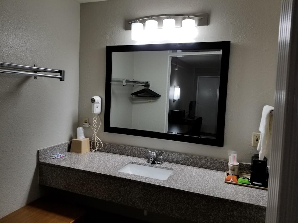 Hill Country Inn and Suites Marble Falls - TX 17/20