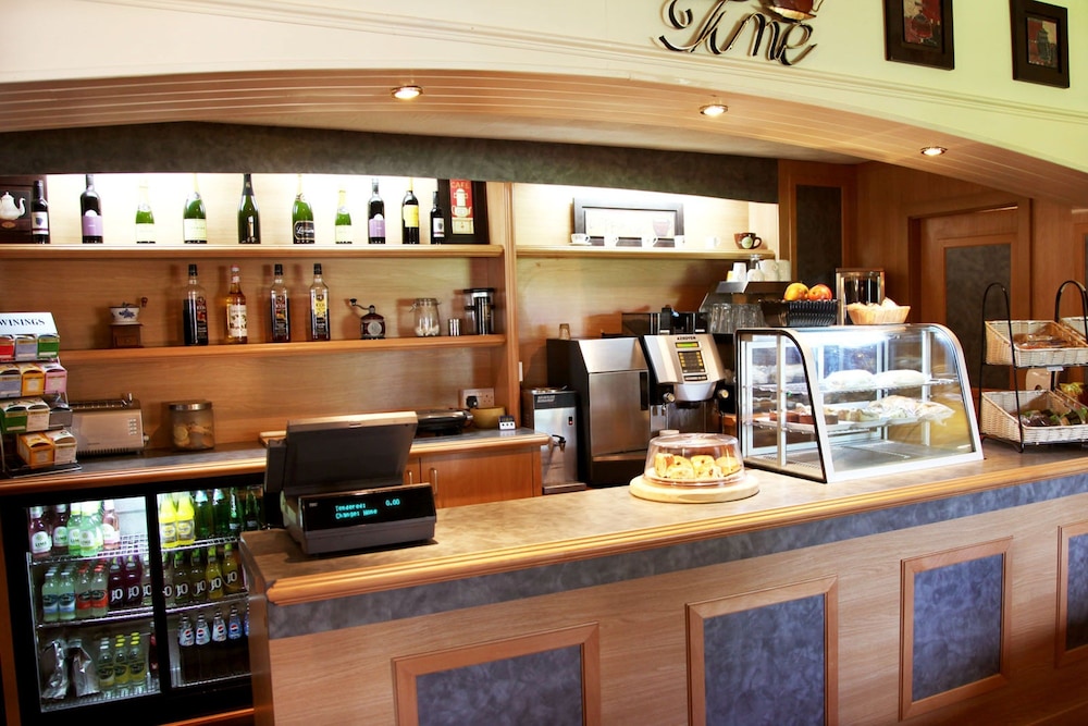 Beaufort Park Hotel 36/41
