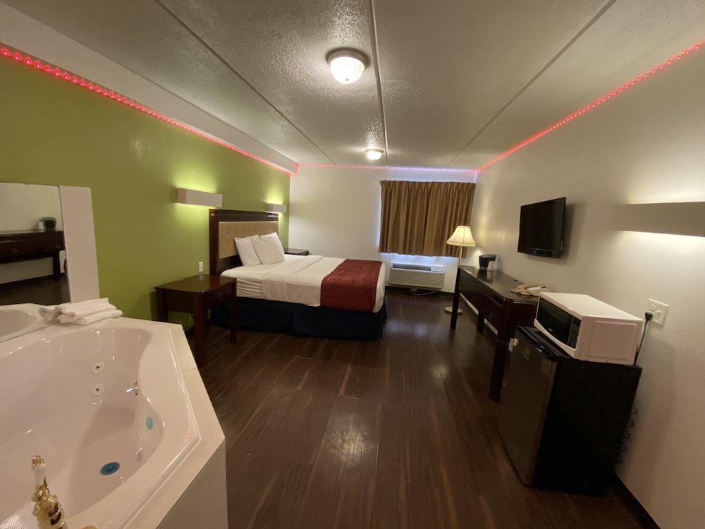 Travelodge Cleveland/Willoughby 9/29