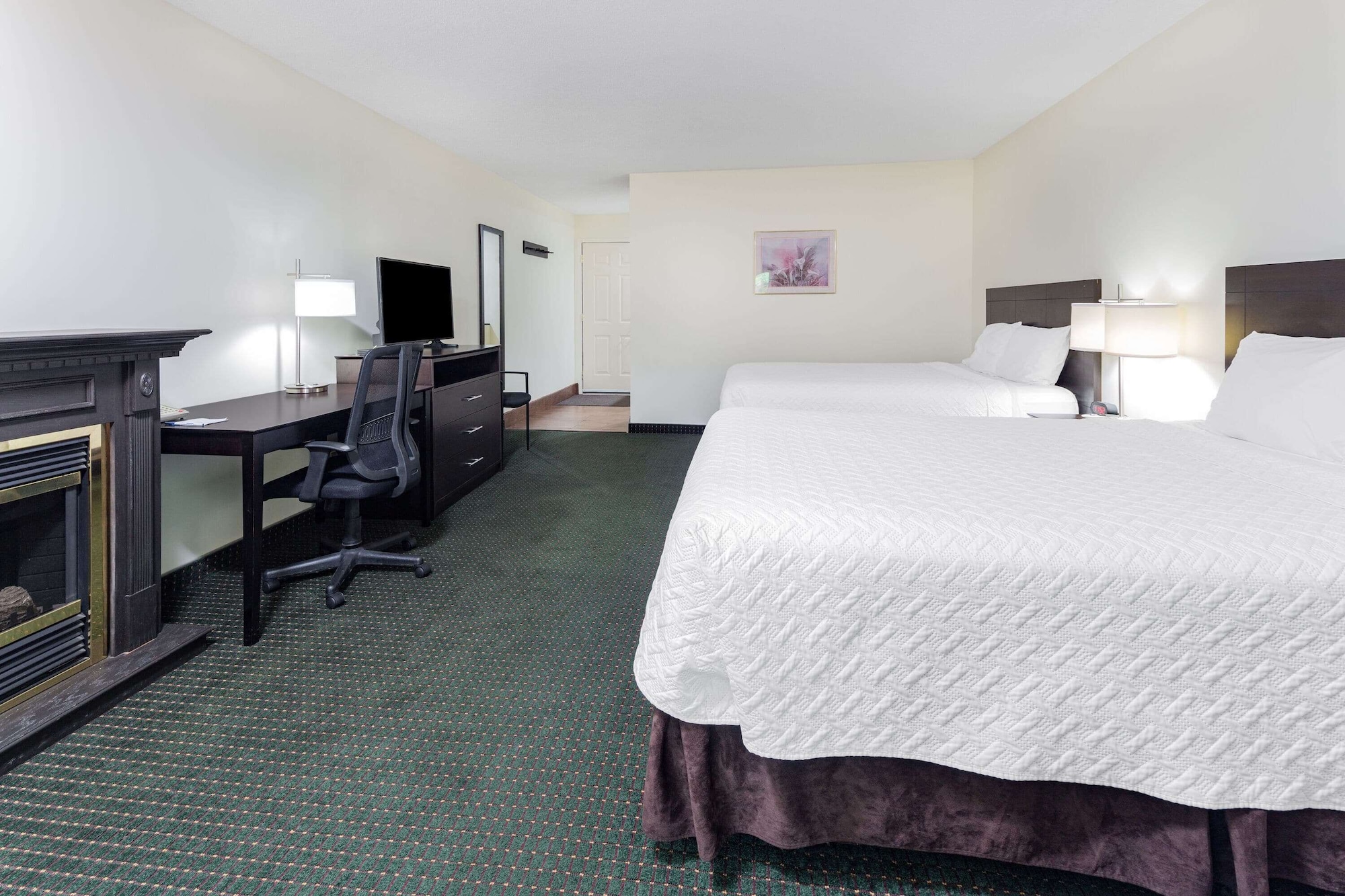 Superior, 2 Queen Beds, Sun Deck, Jetted Tub