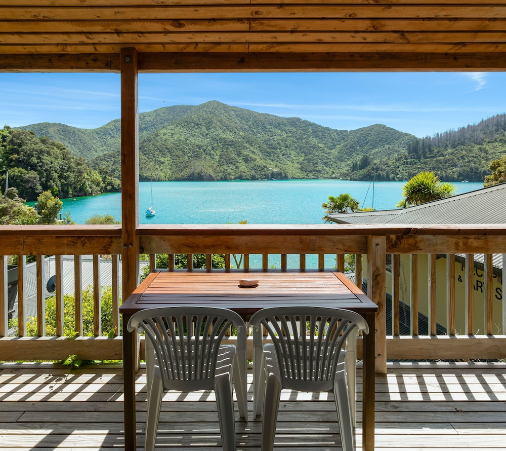 LOCHMARA LODGE 32/50