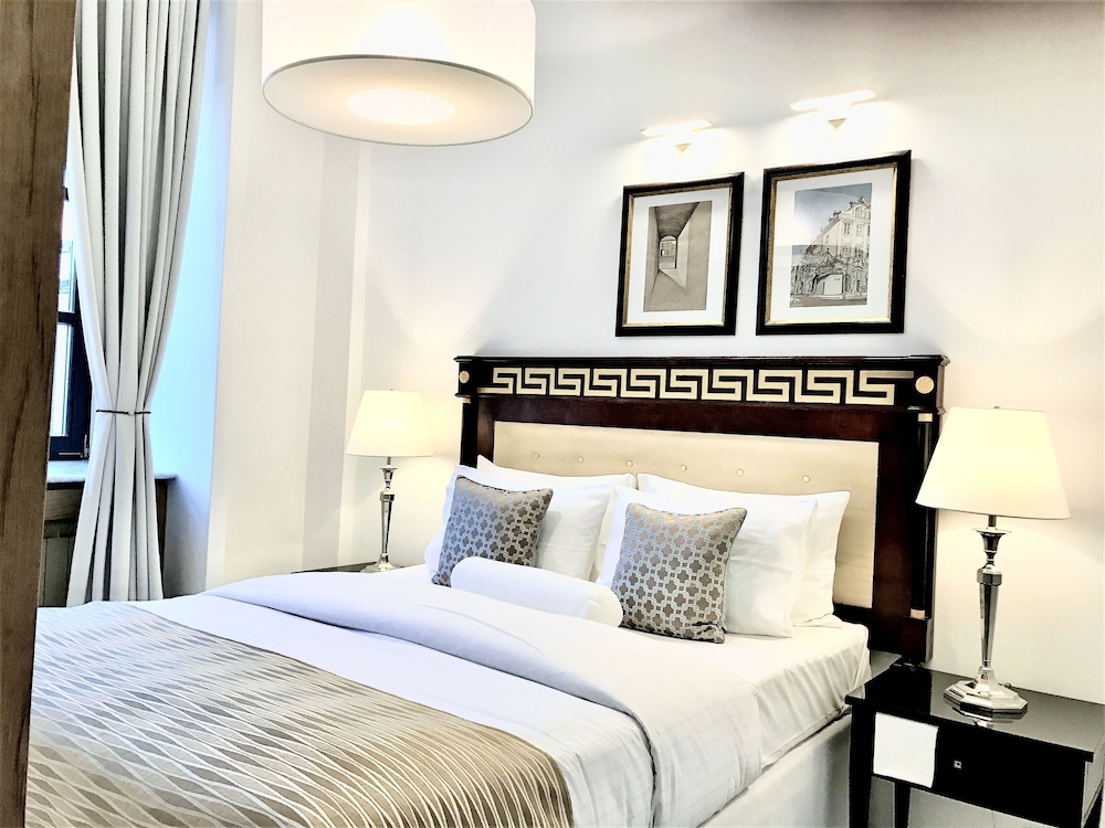 1 BEDROOM, DELUXE, LUXURY, SUITE, SQUARE VIEW